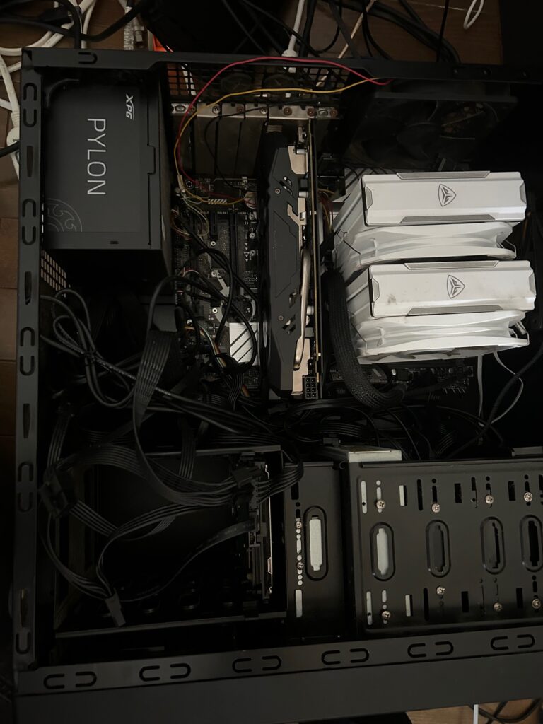 PCケース開放状態の画像